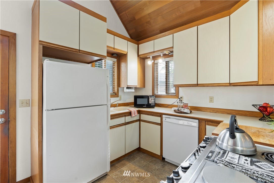19722 100th Avenue Northeast Bothell, WA 98011 - Photo 19 of 31 Gallery Image 19