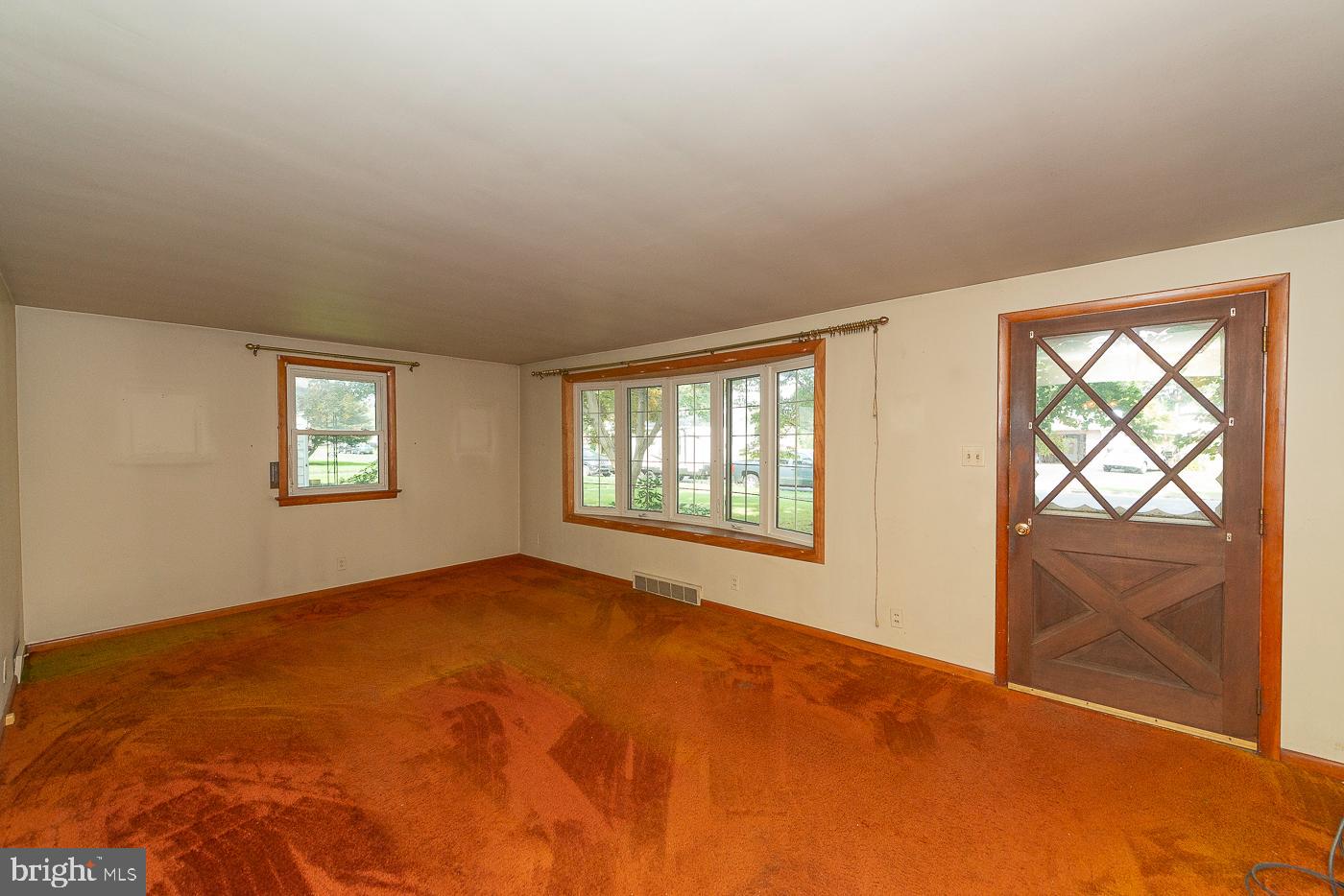 735 Fairmont Road Riegelsville, PA 18077 - Photo 5 of 14 Living room