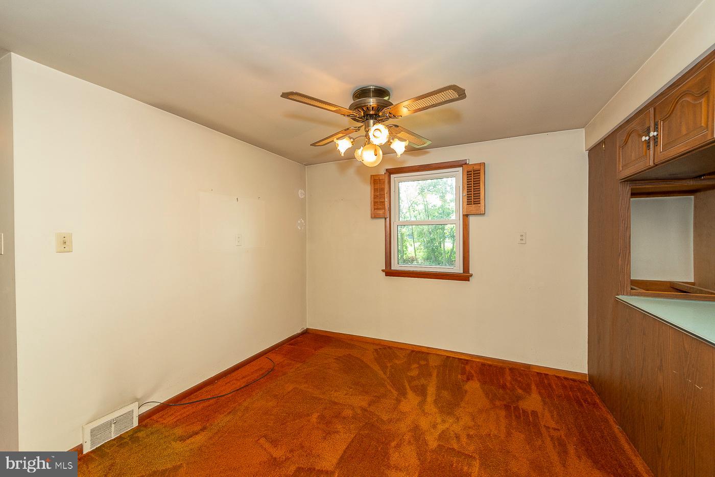 735 Fairmont Road Riegelsville, PA 18077 - Photo 8 of 14 bathroodining area