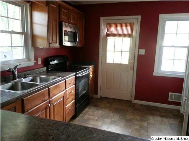 806 Pinecrest Road Sylacauga, AL 35150 - Photo 2 of 13