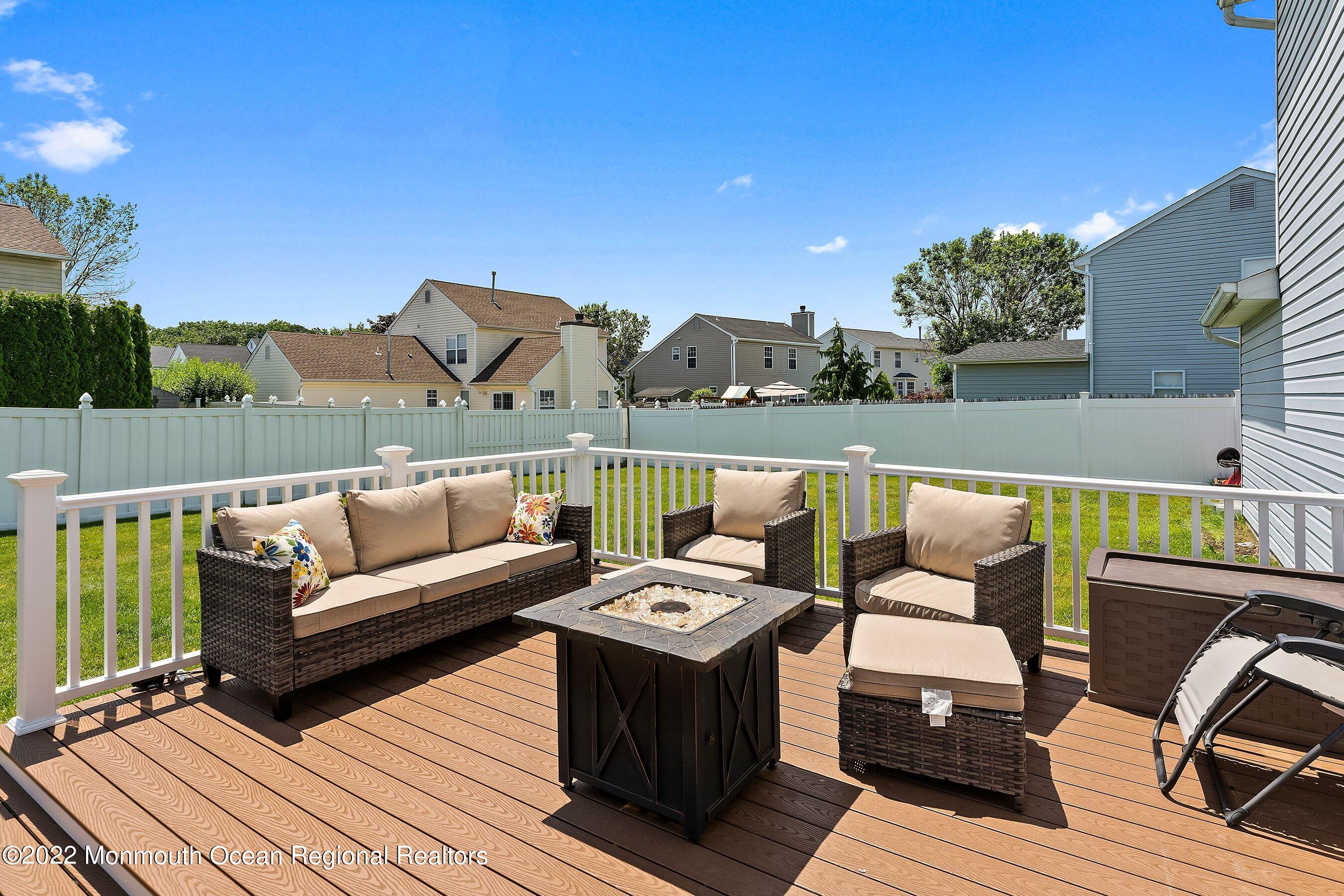 21 Bryce Canyon Road Howell, NJ 07731 - Photo 12 of 43 35-Deck.
