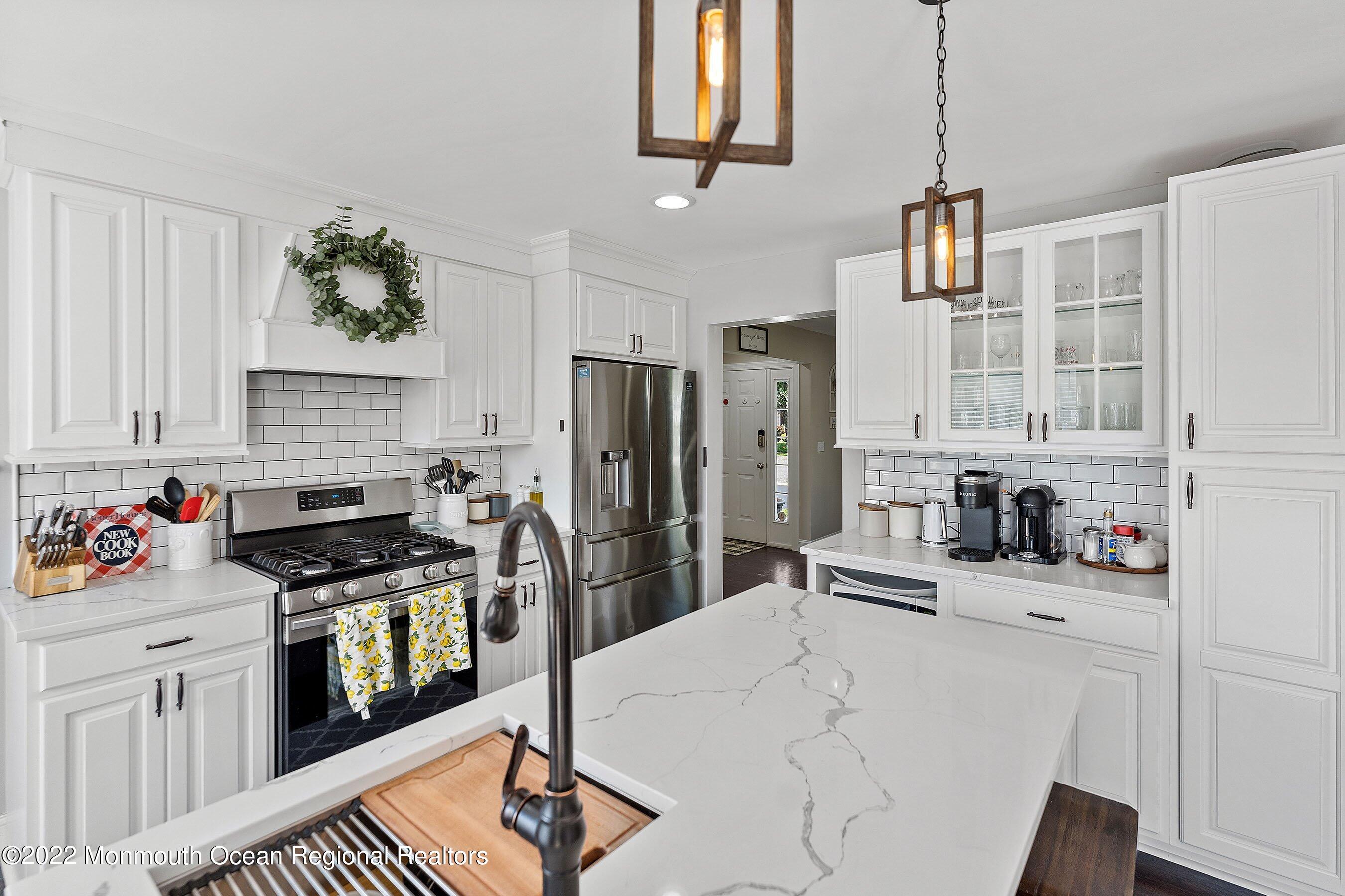 21 Bryce Canyon Road Howell, NJ 07731 - Photo 24 of 43 21-Kitchen1c.