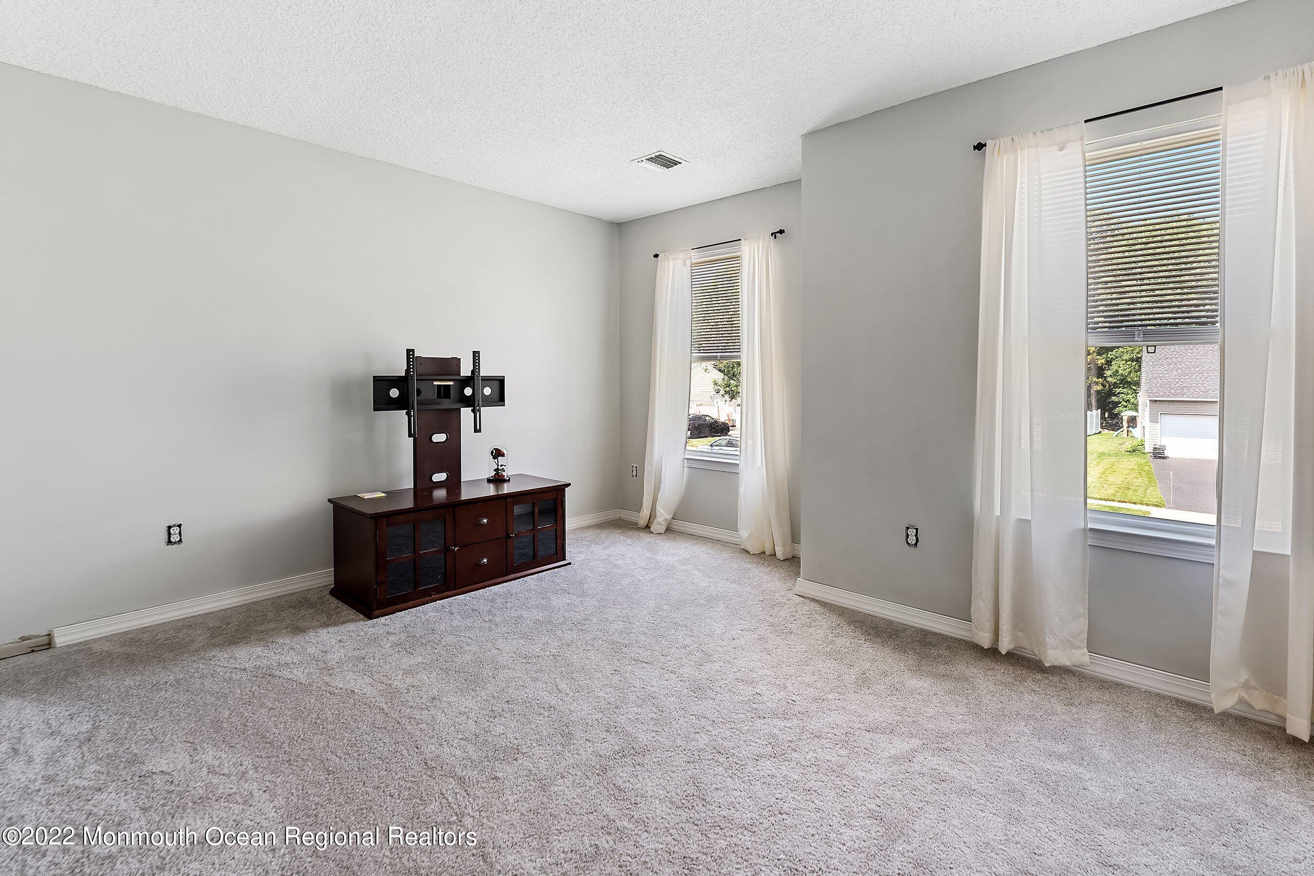 21 Bryce Canyon Road Howell, NJ 07731 - Photo 35 of 43 32-Bed2.
