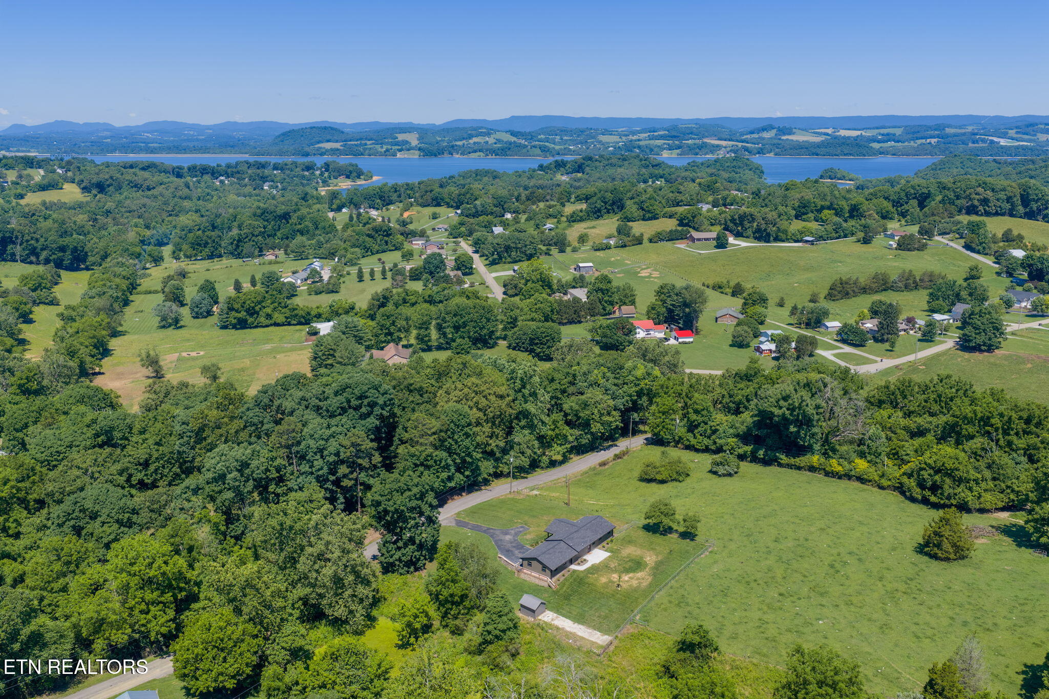 1437 Beacon Road Talbott, TN 37877 - Photo 7 of 31 homesandvideos-729