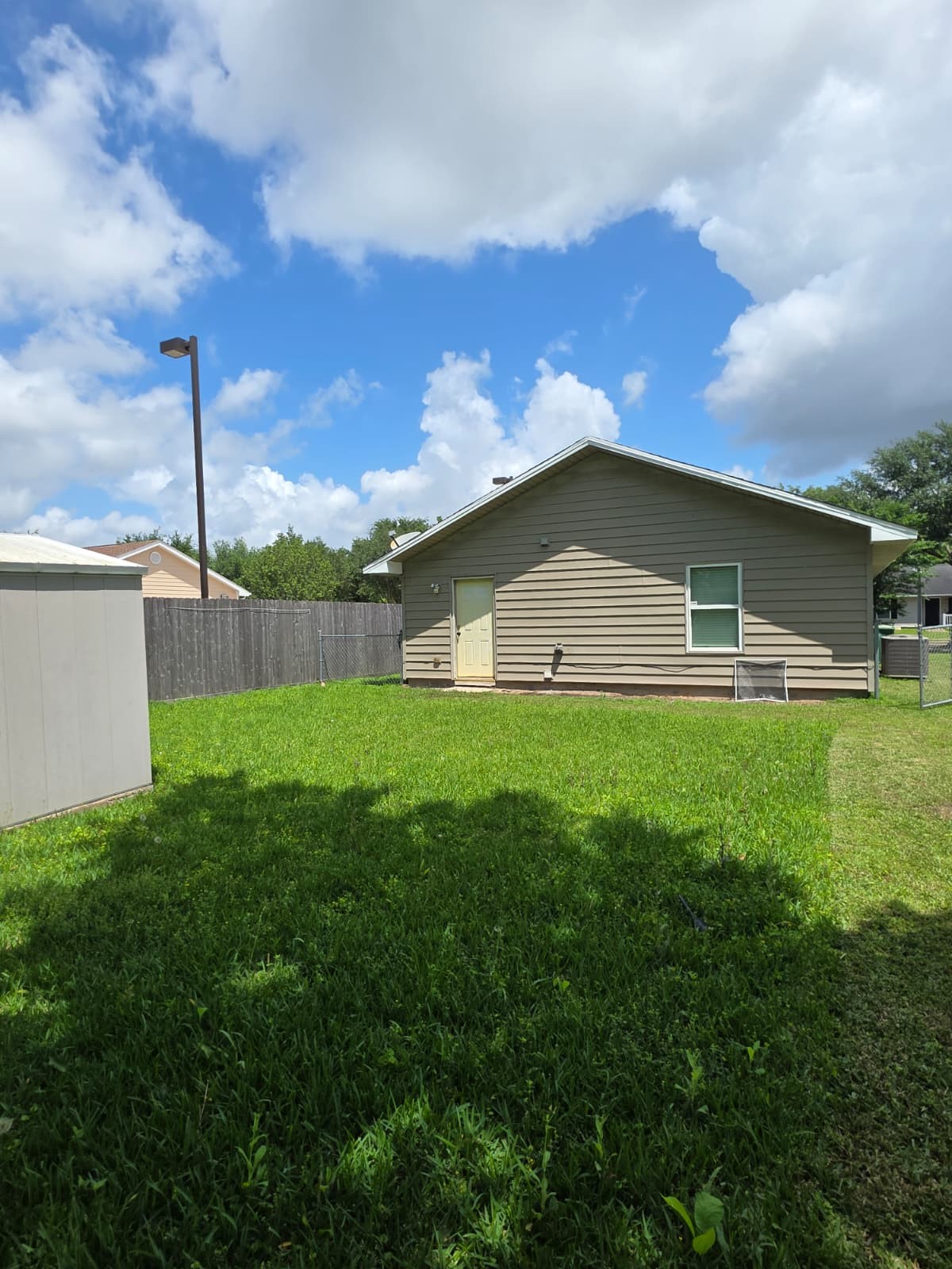 3367 Angel Lane Houston, TX 77045 - Photo 5 of 6 a house view with a garden space