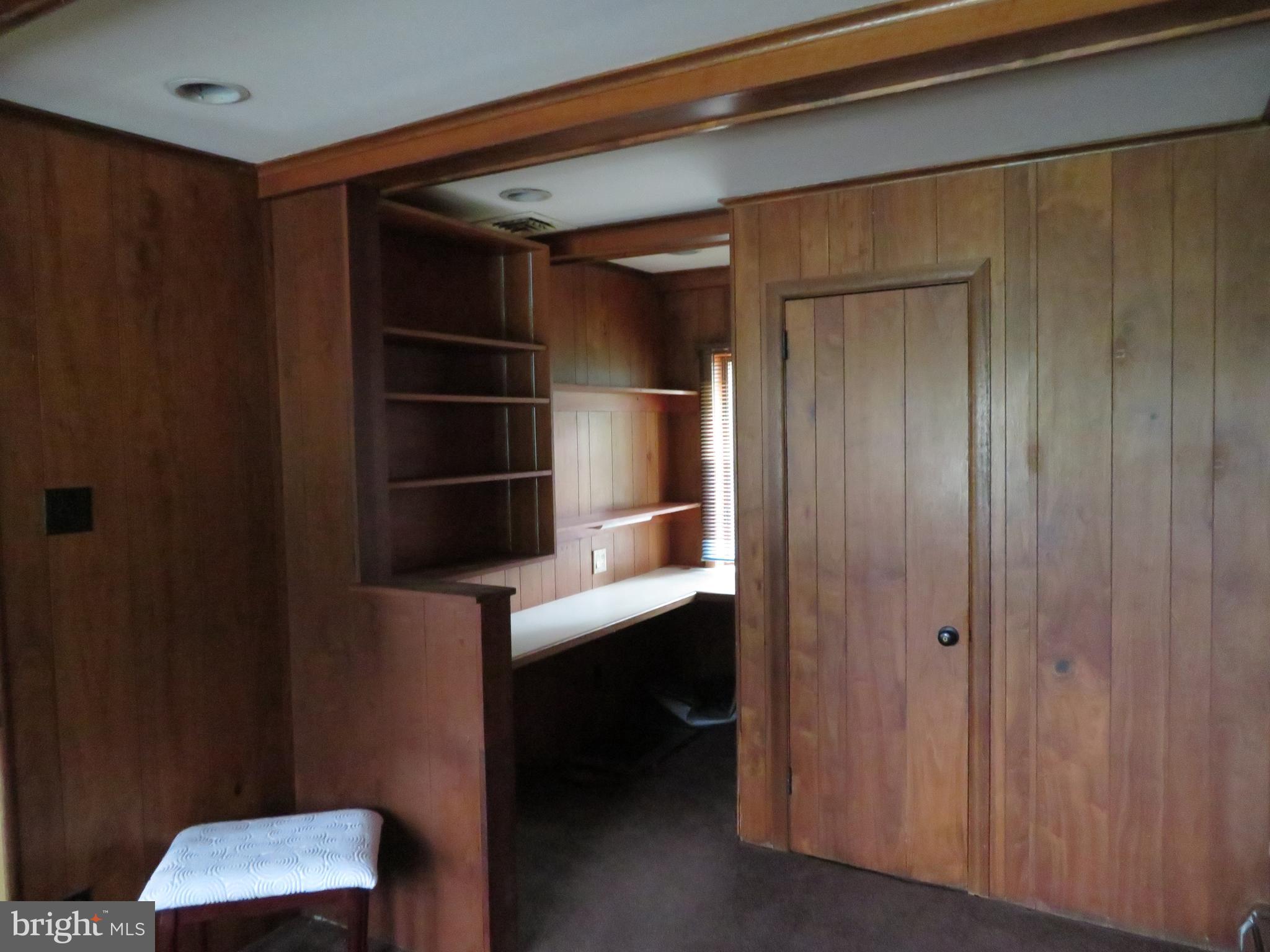 616 Croyden Road Cheltenham, PA 19012 - Photo 15 of 27 Built-in office in Den