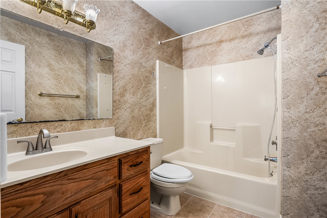 103 Amanda Drive Anderson, SC 29621 - Photo 18 of 49 Owner's suite bathroom on main level
