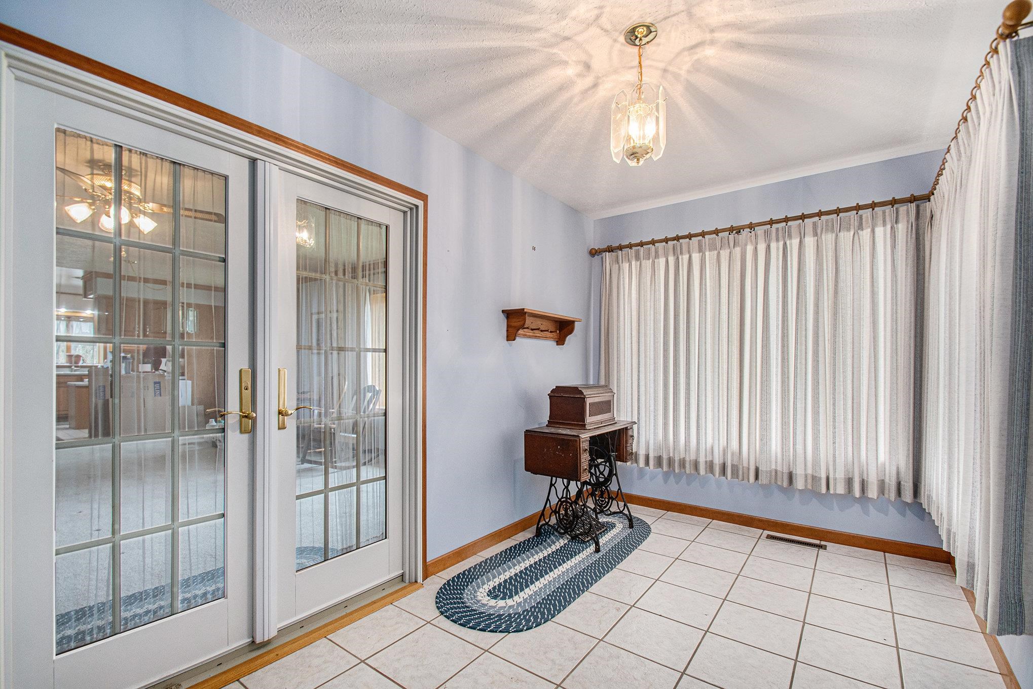 54733 Pear Road South Bend, IN 46628 - Photo 5 of 35