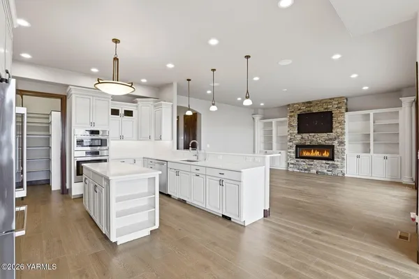 $1,190,000 | 13057 West Church Road, Yakima, WA 98903
