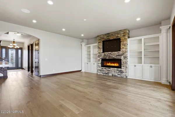$1,190,000 | 13057 West Church Road, Yakima, WA 98903