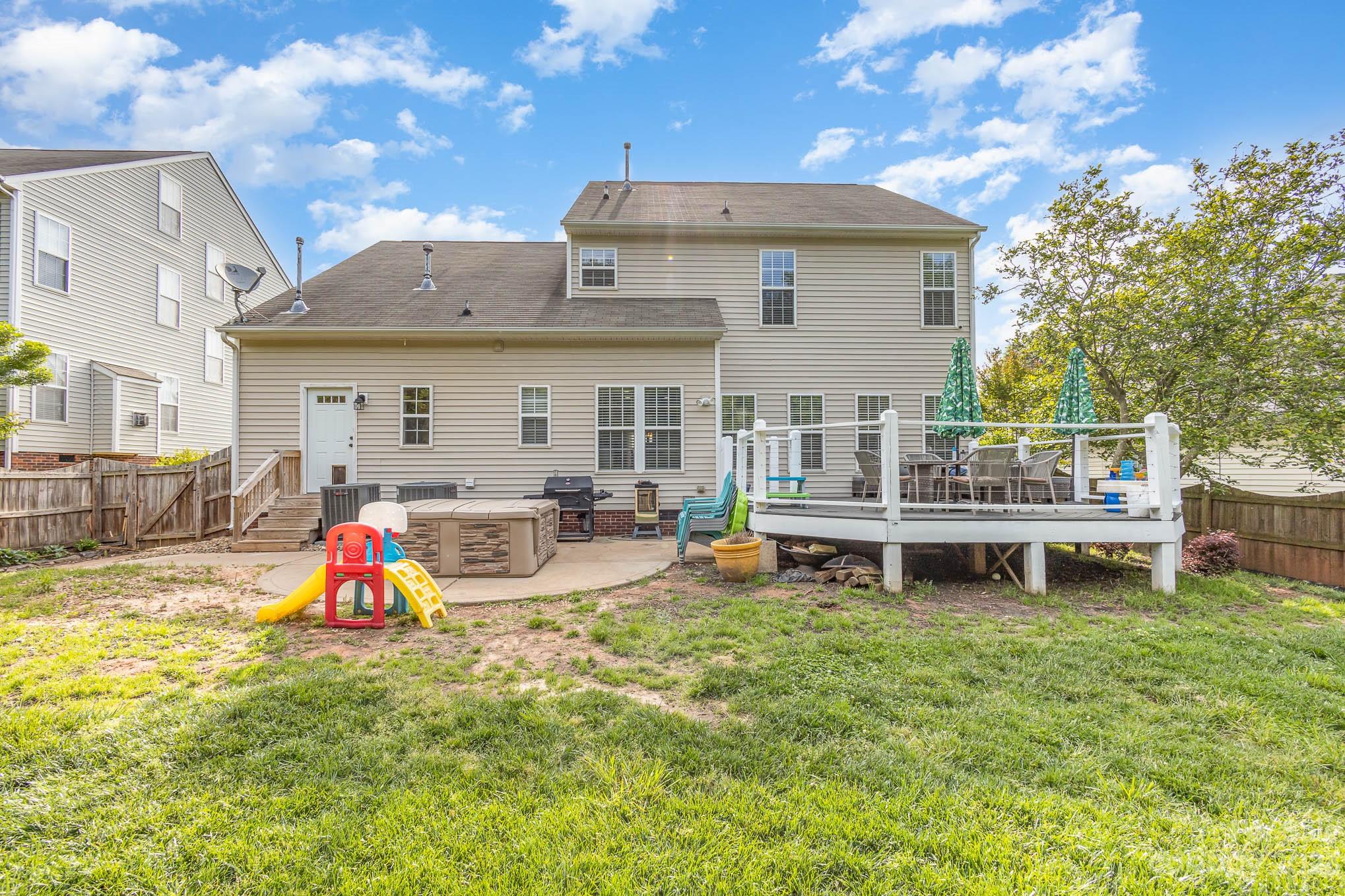 2379 Smith Cove Road Denver, NC 28037 - Photo 38 of 40 a backyard of a house with table and chairs
