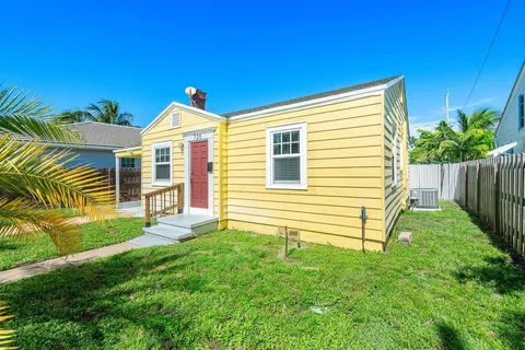 $439,900 | 720 North Ocean Breeze, Lake Worth Beach, FL 33460