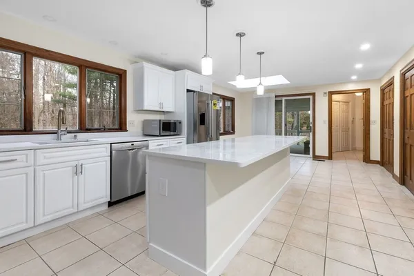 $8,500 | 1 Sutton Place, Weston, MA 02493