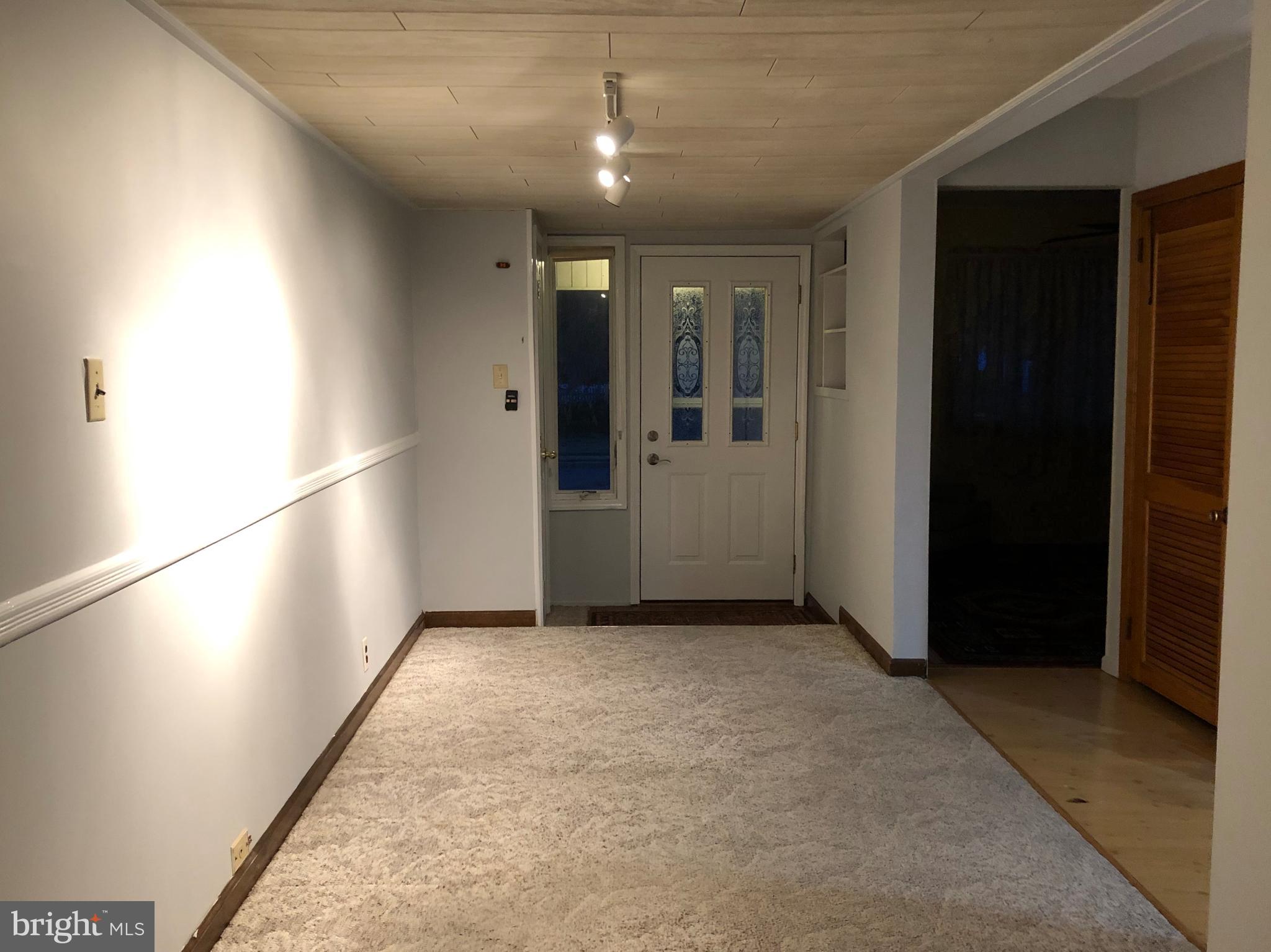 6 Collins Road Trenton, NJ 08619 - Photo 5 of 19 Dining Area