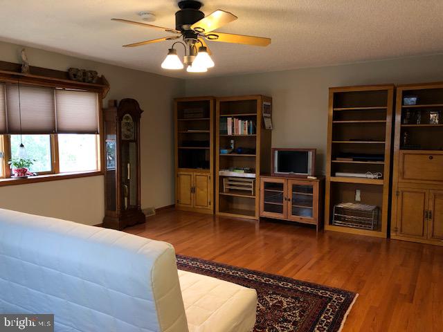 6 Collins Road Trenton, NJ 08619 - Photo 9 of 19 Family Room