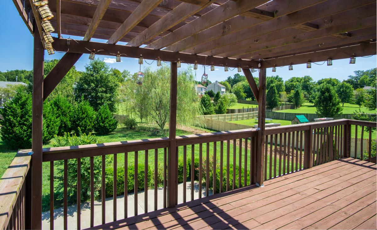 1031 Bluejay Lane Adams, TN 37010 - Photo 18 of 19 Cold drink and a grill... Plenty of space!