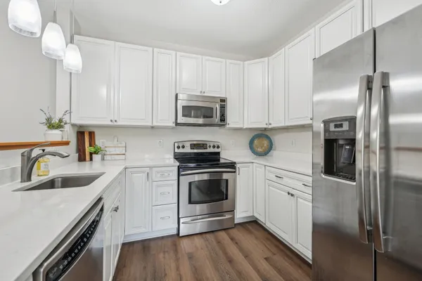 $250,000 | 12761 College View Drive, Unit 201, Eden Prairie, MN 55347