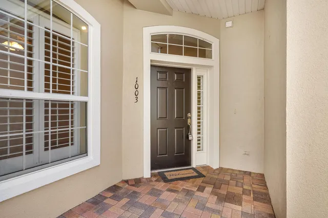 a view of a house with entryway