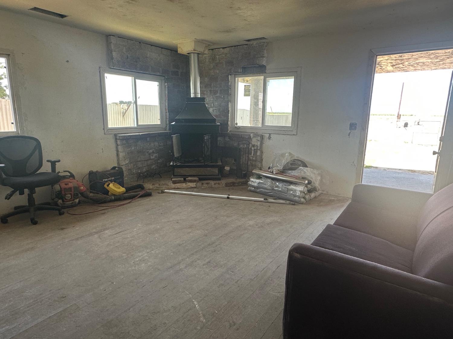 7599 Ave 152 Tipton, CA 93272 - Photo 3 of 17 a living room with furniture and window