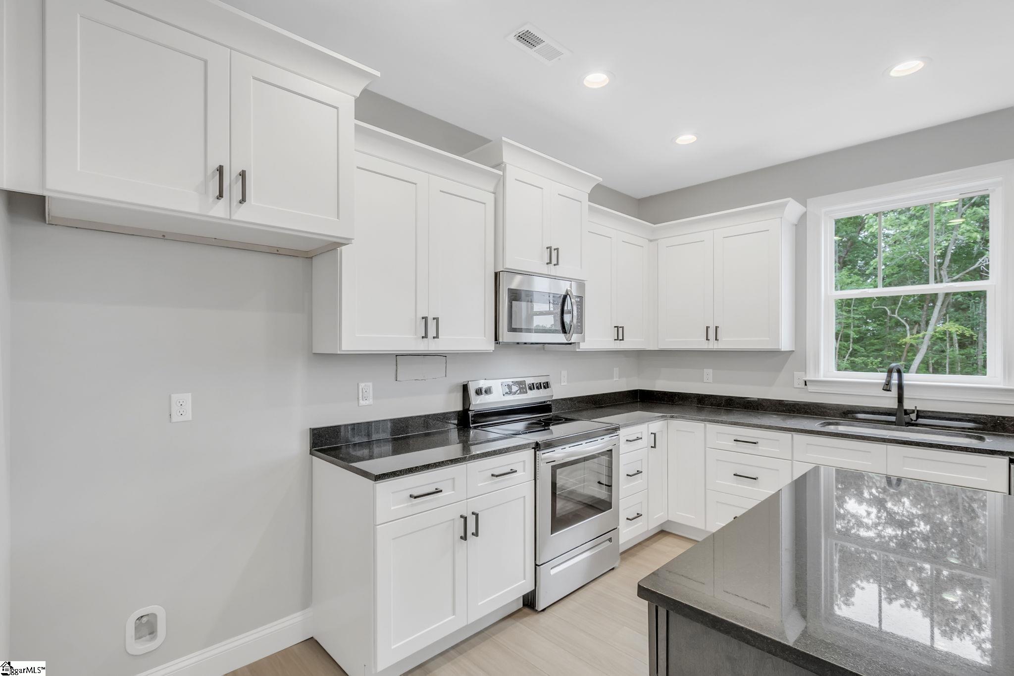 172 Styles Road Taylors, SC 29687 - Photo 7 of 36 Gallery Image 7