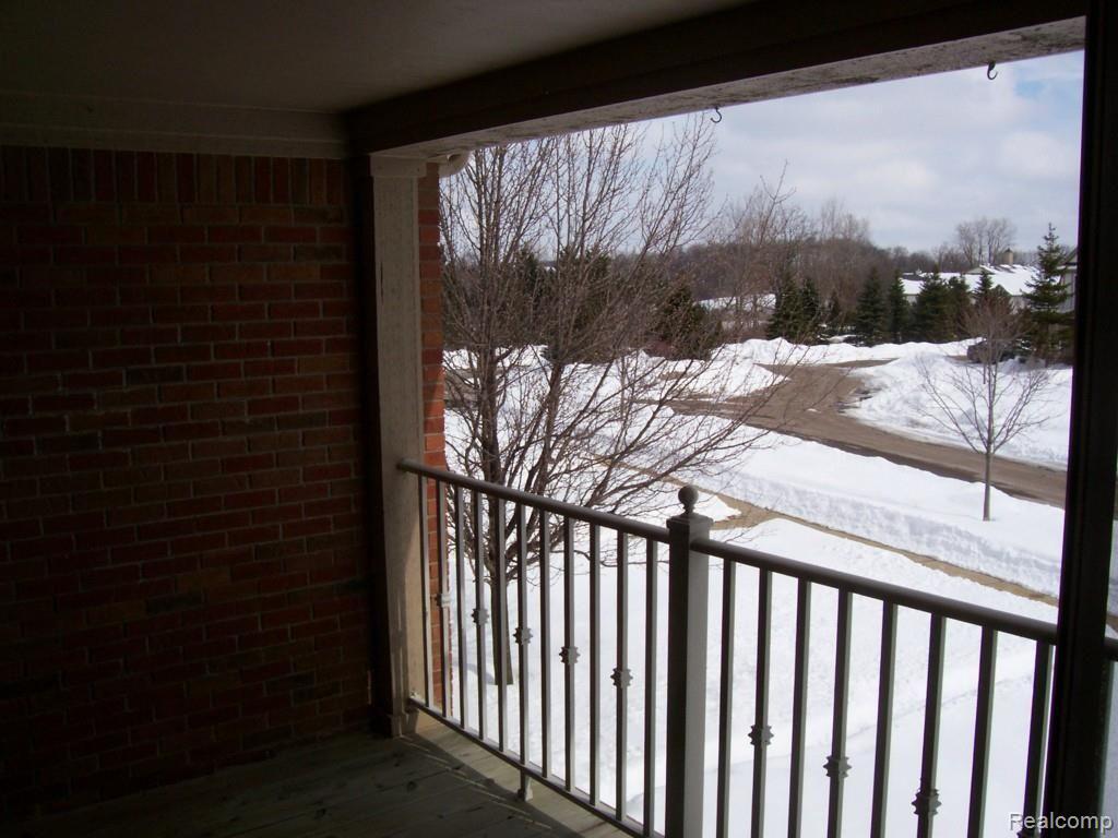 5306 Brookemonte Circle, Unit 353 Rochester, MI 48306 - Photo 15 of 21 15_Balcony.jpg