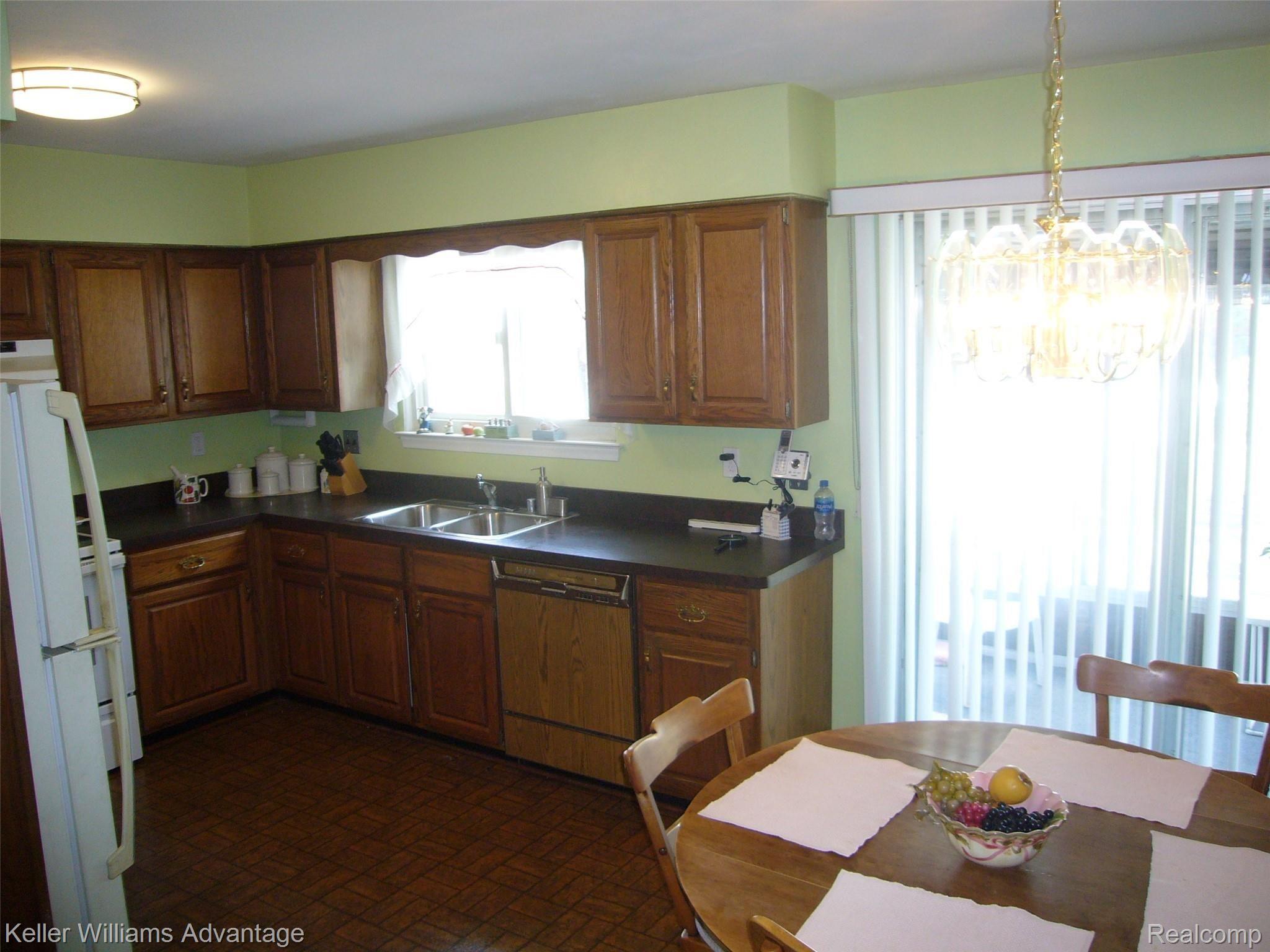7922 North Henry Ruff Road Westland, MI 48185 - Photo 9 of 18 P1010439.JPG