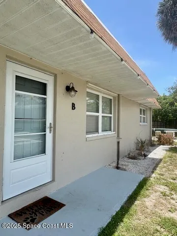 $1,900 | 331 South Brevard Avenue, Unit B, Cocoa Beach, FL 32931