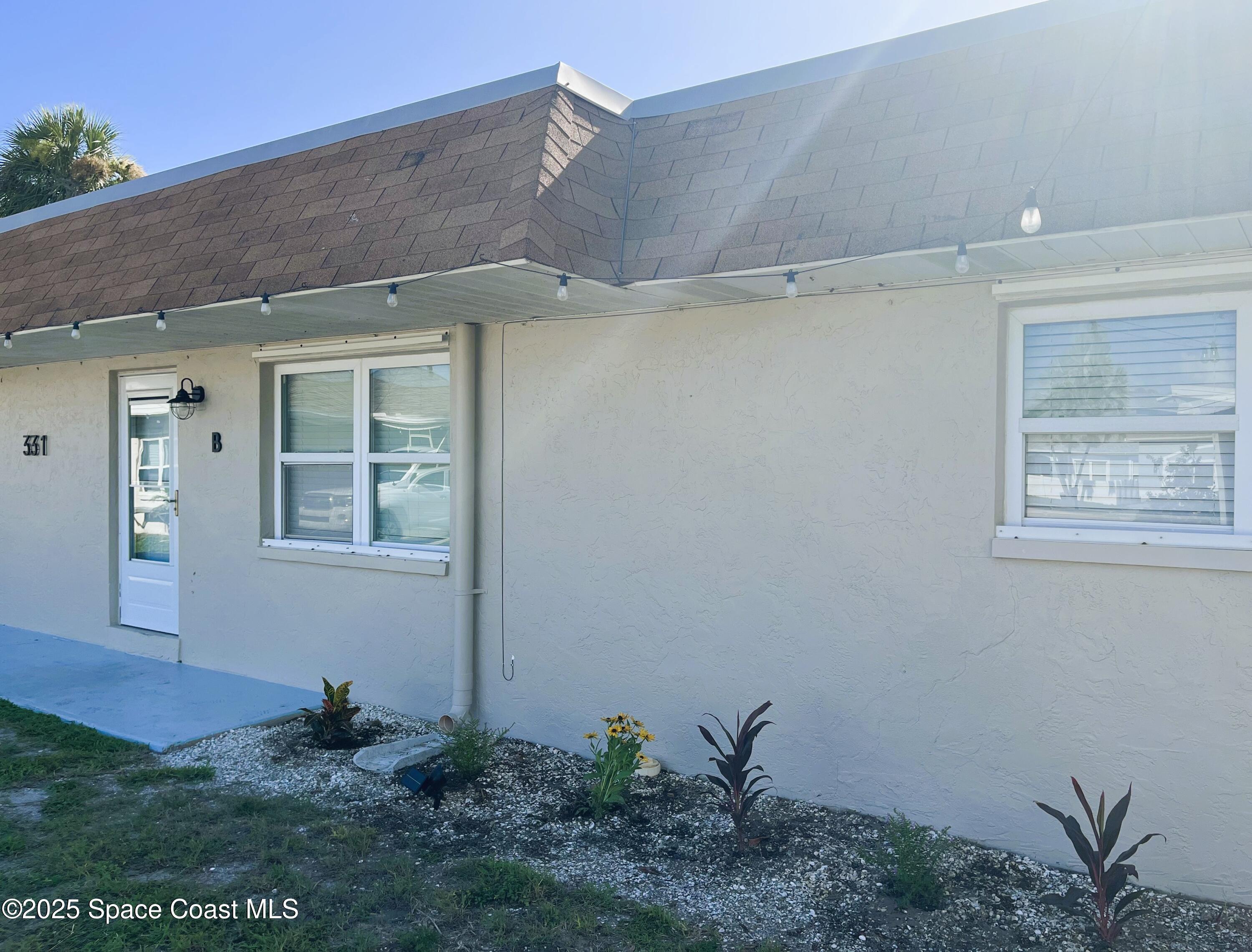 331 South Brevard Avenue, Unit B Cocoa Beach, FL 32931 - Photo 20 of 23 a backyard of a house