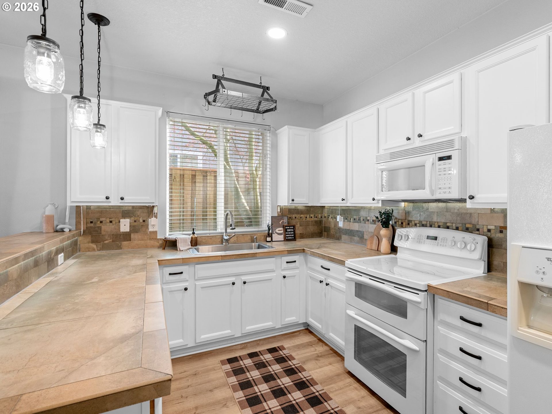 6225 Southwest 182nd Terrace Beaverton, OR 97007 - Photo 11 of 36 a kitchen that has a sink and a stove in it