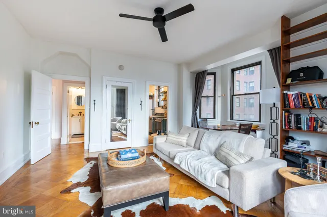 $295,000 | 250 South 13th Street, Unit 3E, Philadelphia, PA 19107