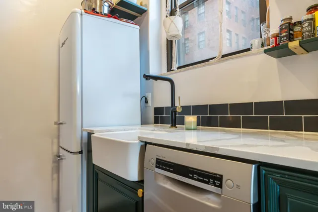 $295,000 | 250 South 13th Street, Unit 3E, Philadelphia, PA 19107