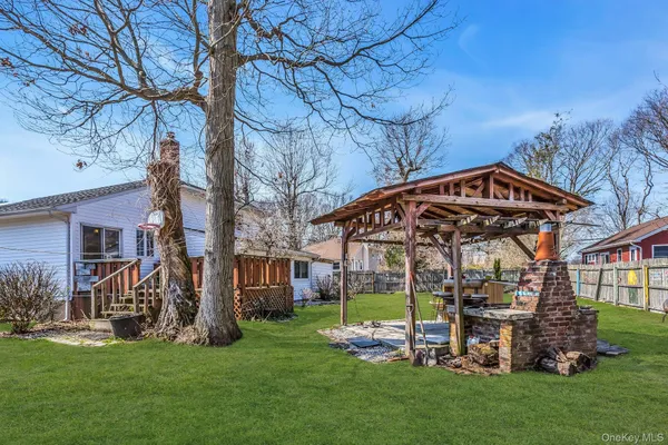 $649,999 | 5 Diane Place, Bay Shore, NY 11706