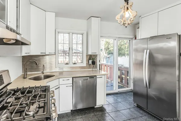 $649,999 | 5 Diane Place, Bay Shore, NY 11706