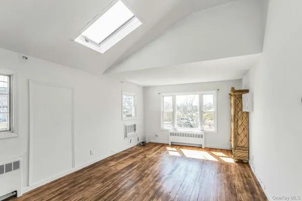 $649,999 | 5 Diane Place, Bay Shore, NY 11706