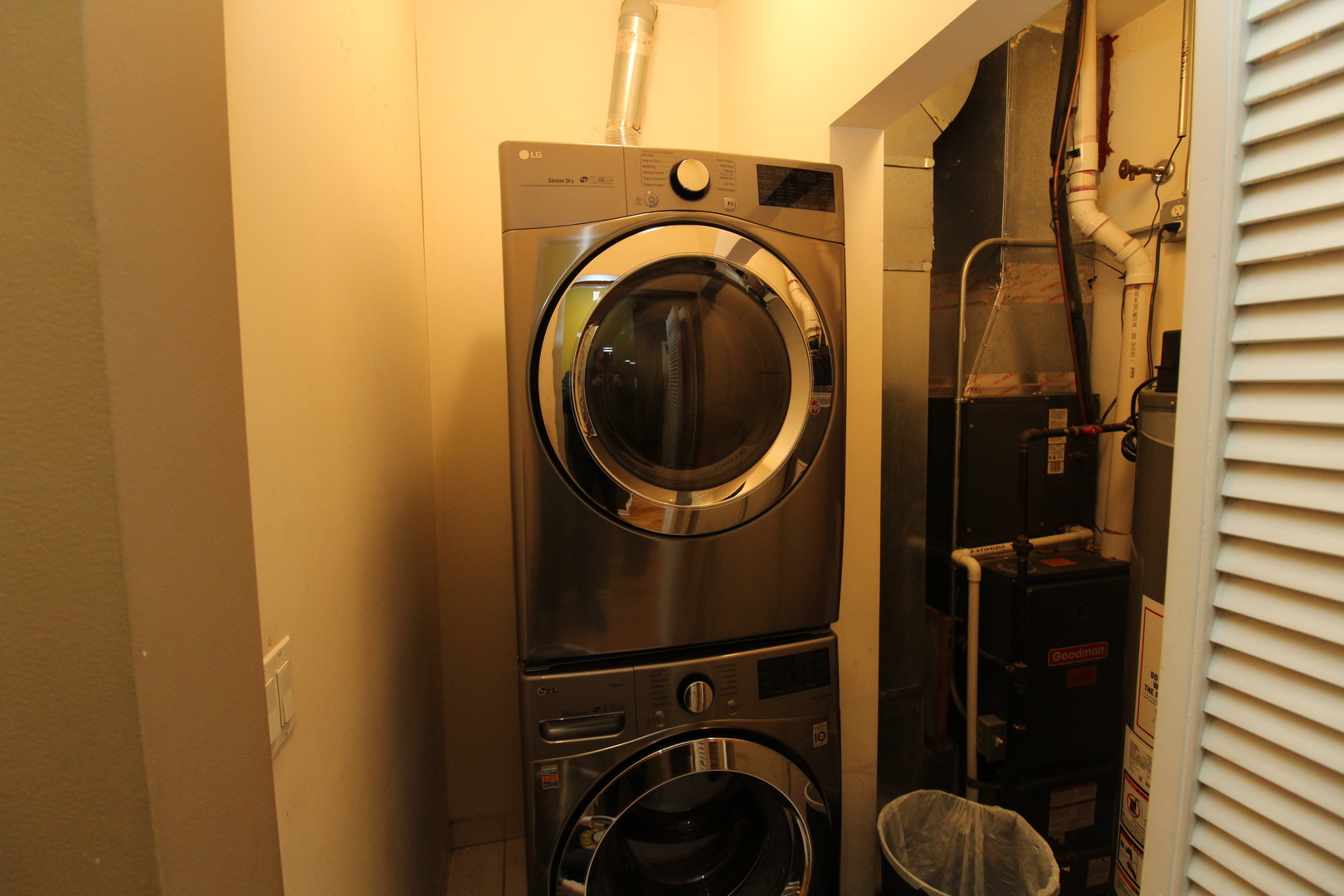 3231 West Fullerton Avenue, Unit 3W Chicago, IL 60647 - Photo 14 of 26
