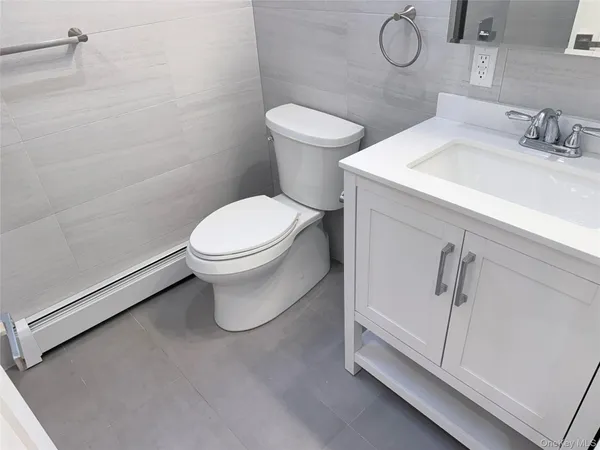 a close view of a bathtub in bathroom