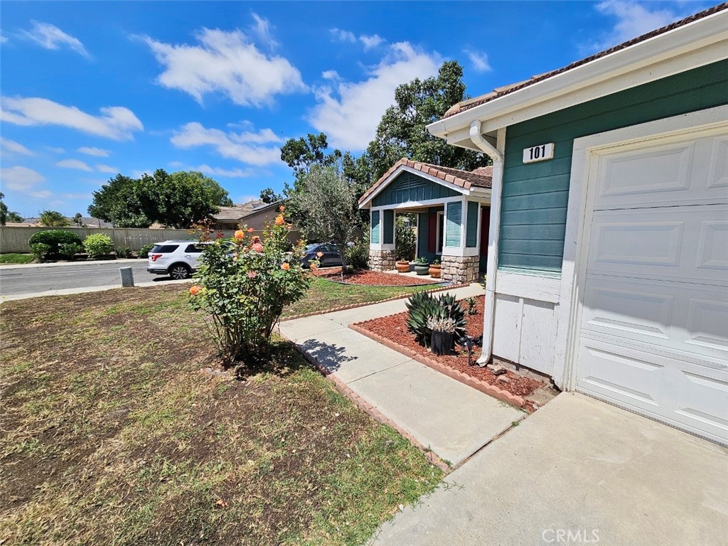 101 Playa Del Rey Avenue Oceanside, CA 92058 - Photo 3 of 50