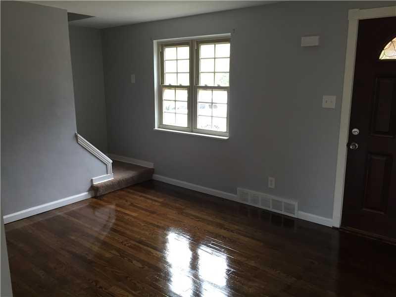 418 Edith Street Pittsburgh, PA 15211 - Photo 8 of 22 Living Room.