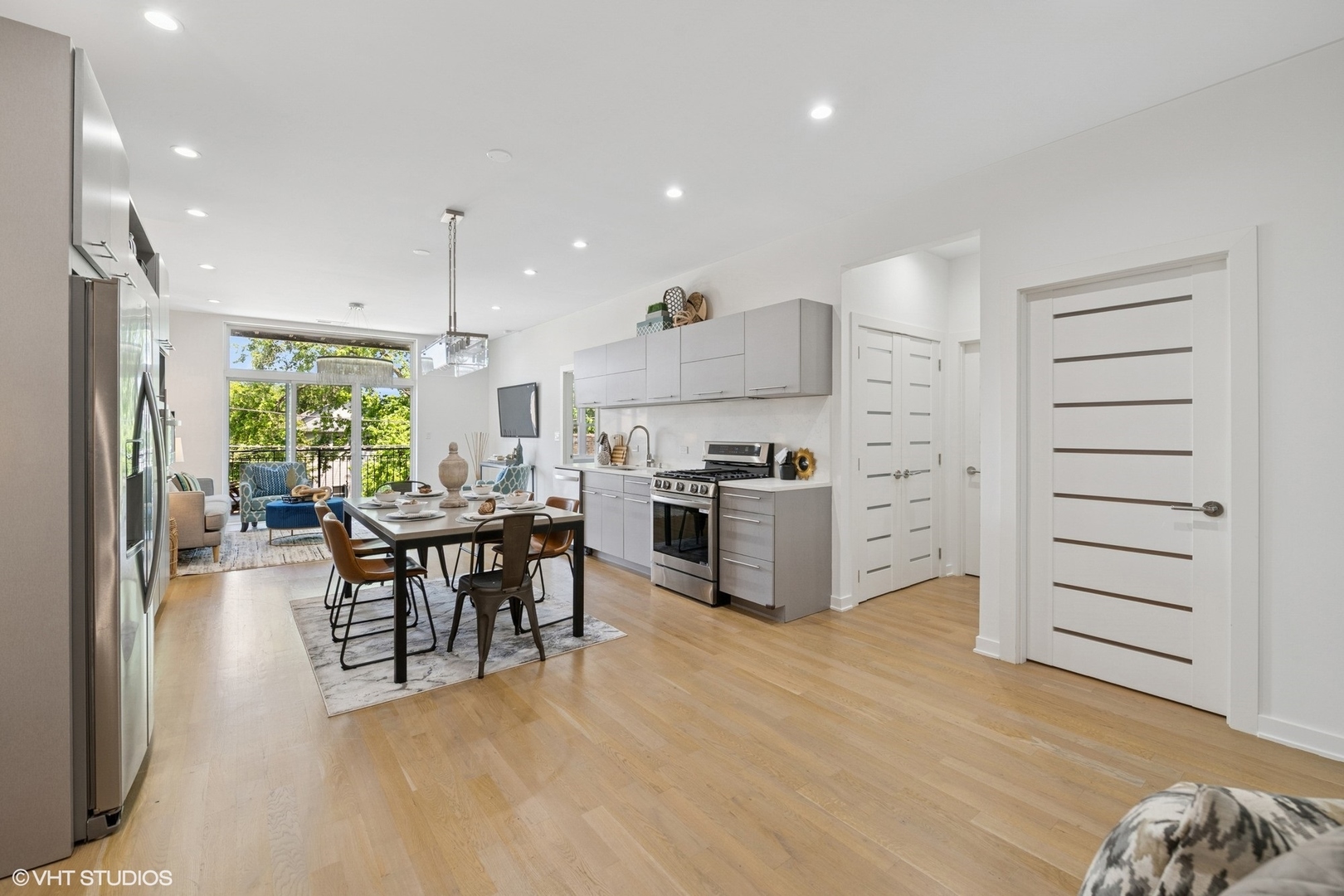 1708 West Cermak Road, Unit 2E Chicago, IL 60608 - Photo 3 of 19