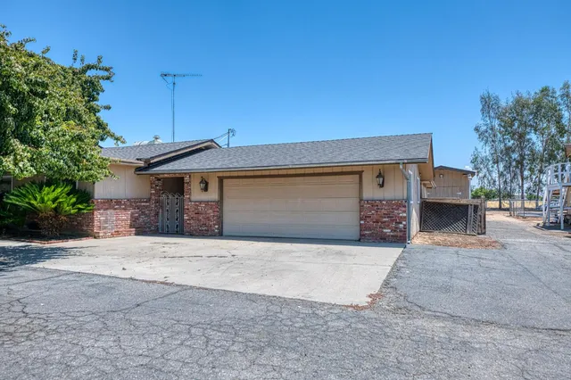 $855,000 | 5400 Amber Avenue, Clovis, CA 93619