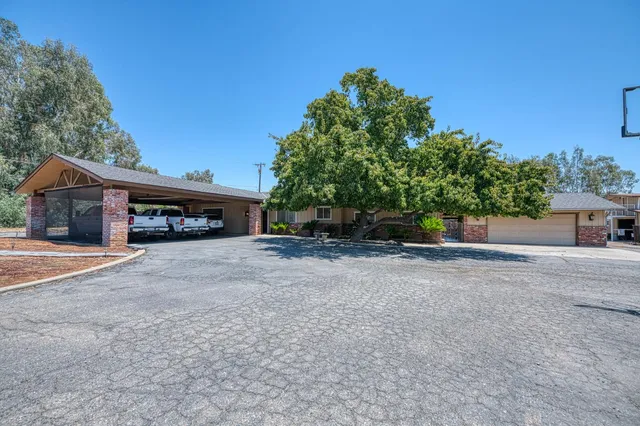 $855,000 | 5400 Amber Avenue, Clovis, CA 93619