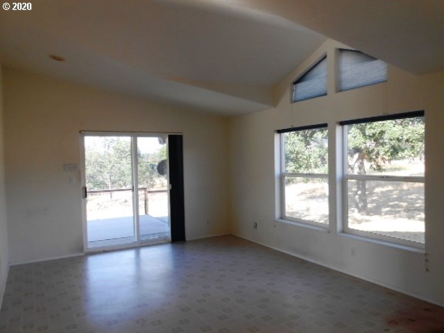 293 South Dea Road Tygh Valley, OR 97063 - Photo 12 of 26 Gallery Image 12
