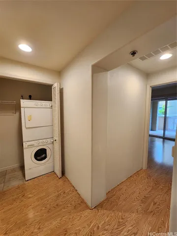 a view of a livingroom with washer and dryer