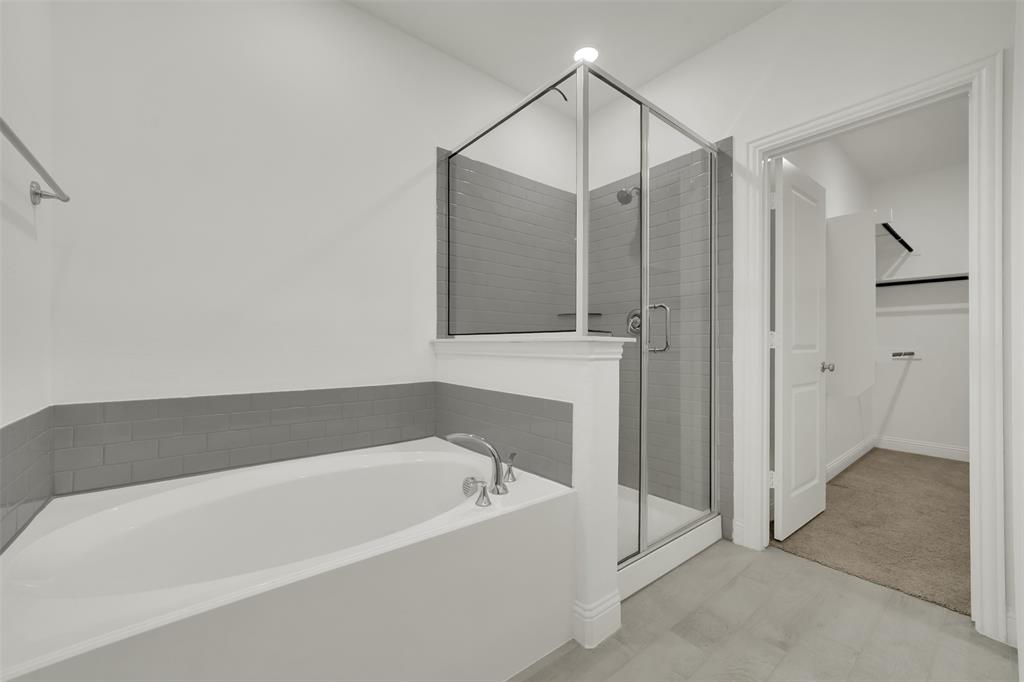 2901 Isla Terrace Princeton, TX 75407 - Photo 19 of 33 a bathroom with a bathtub and a shower