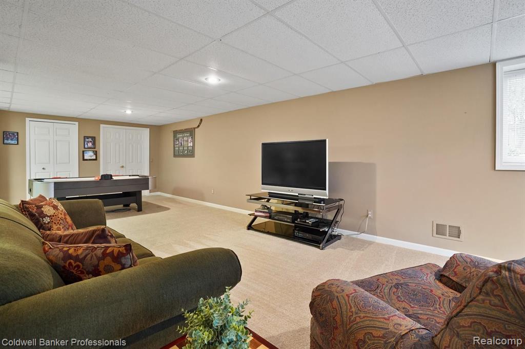 3681 Newcastle Drive Rochester Hills, MI 48306 - Photo 29 of 40