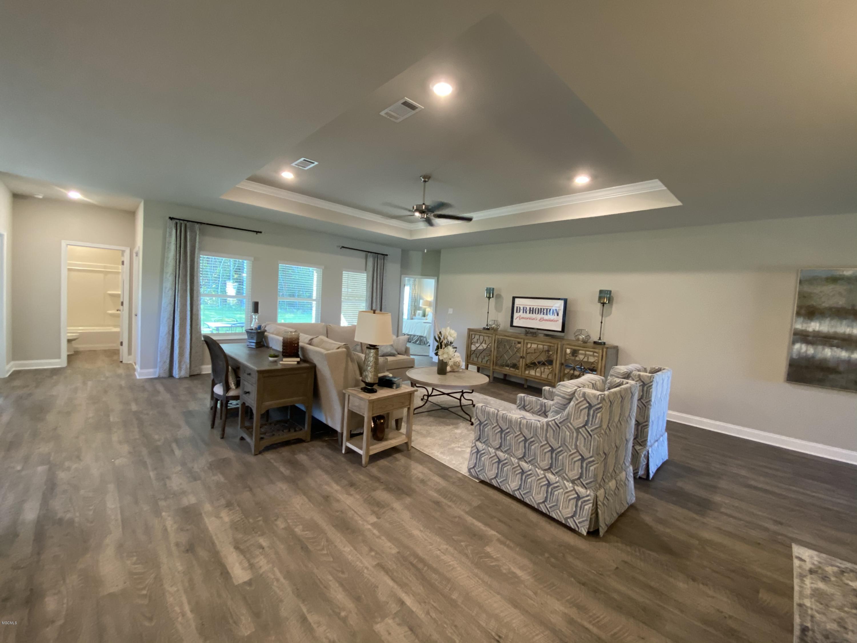 11191 Shorecrest Road Biloxi, MS 39532 - Photo 10 of 26 Destin Gathering Area