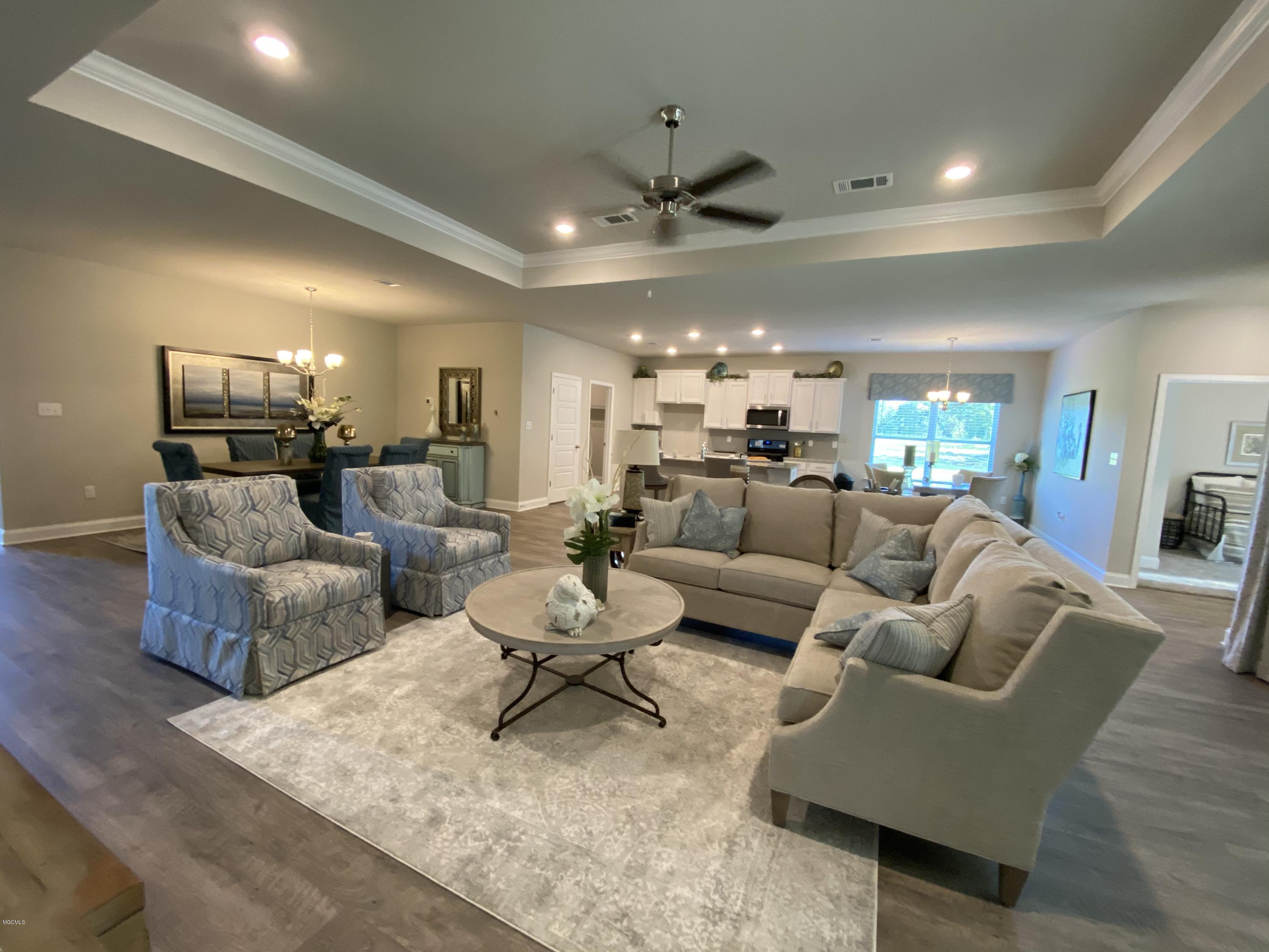 11191 Shorecrest Road Biloxi, MS 39532 - Photo 12 of 26 Destin Great Room