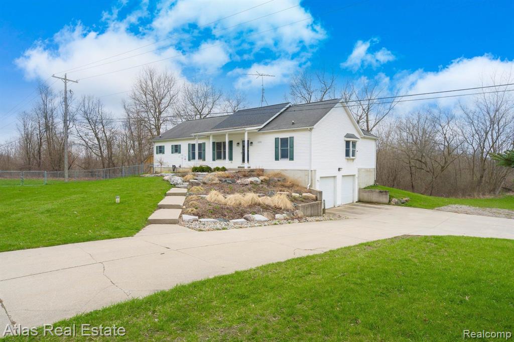 15034 Worden Road Holly, MI 48442 - Photo 4 of 48