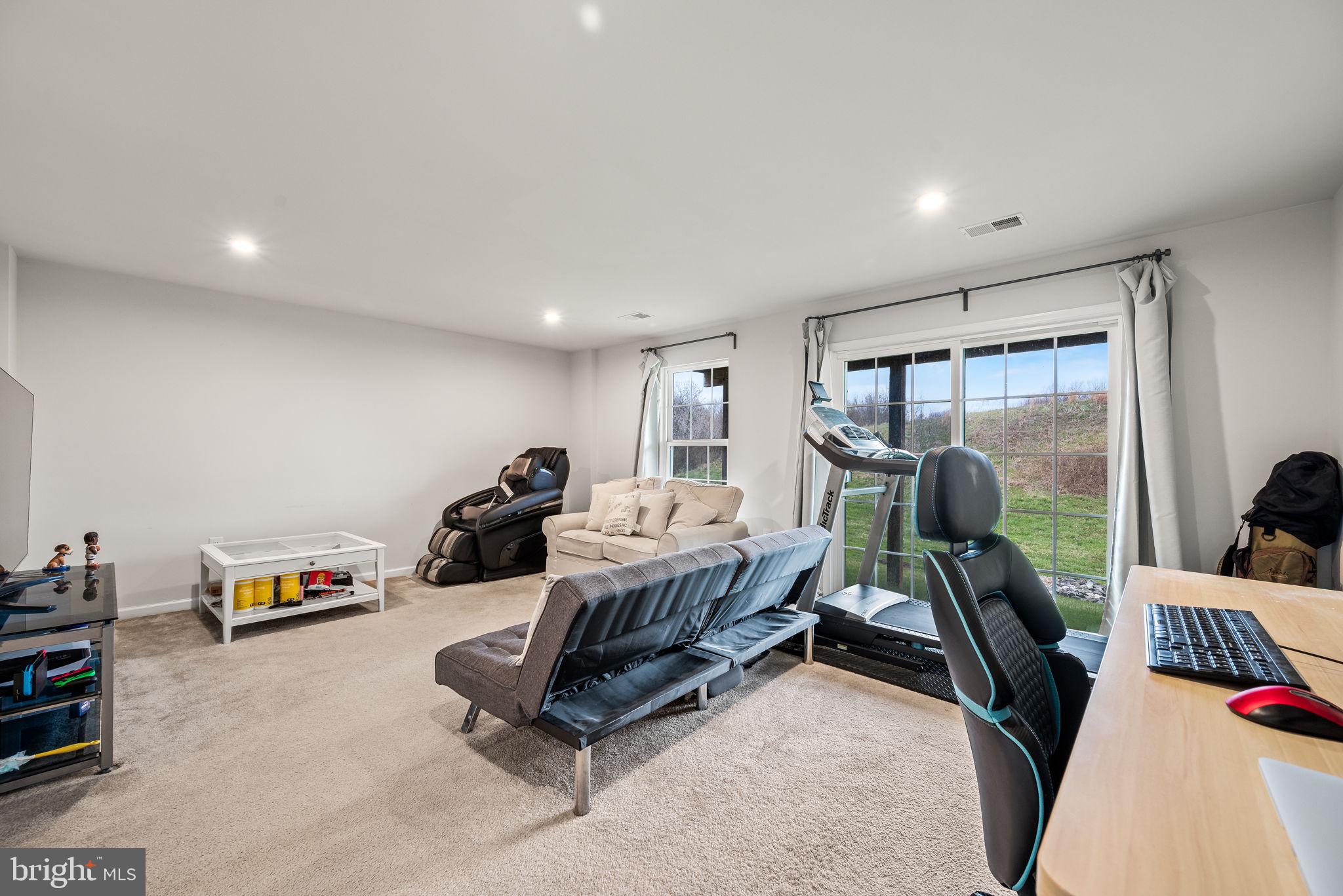 627 Columbus Drive Spring City, PA 19475 - Photo 3 of 13