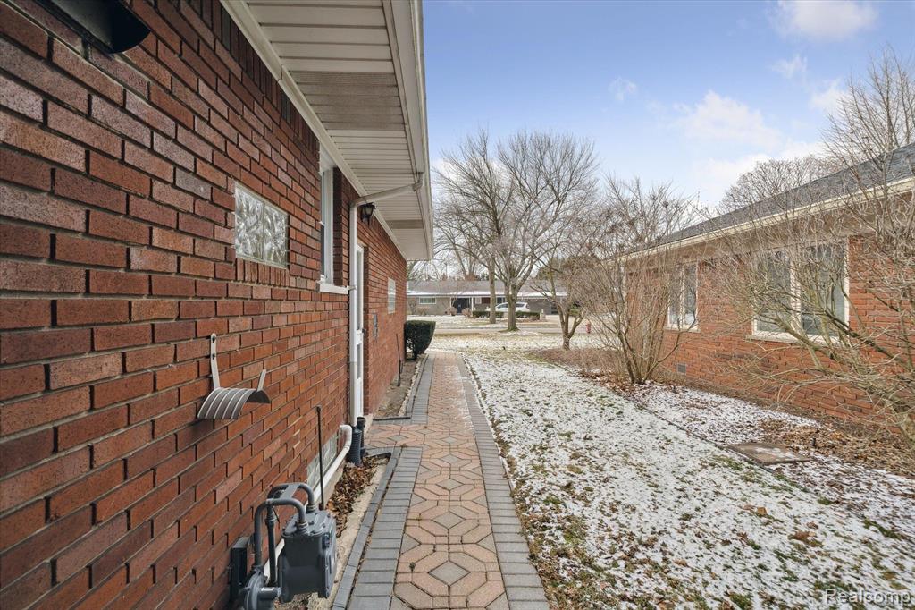 44 Roslyn Road Grosse Pointe Shores, MI 48236 - Photo 31 of 38